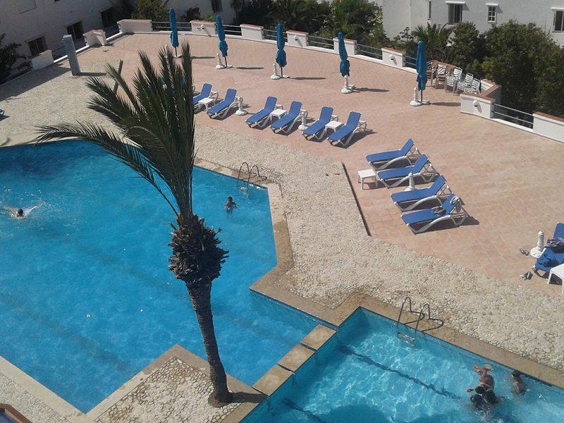 39F0157D4F9AEF60A959A8DA2B30BE43