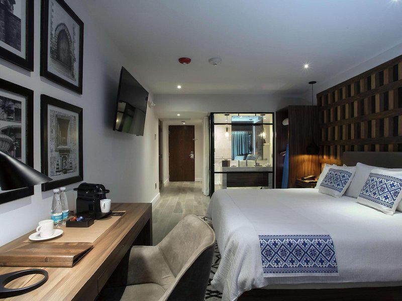 CE8CAAF0A57F47D9FE48DD93D98FC984