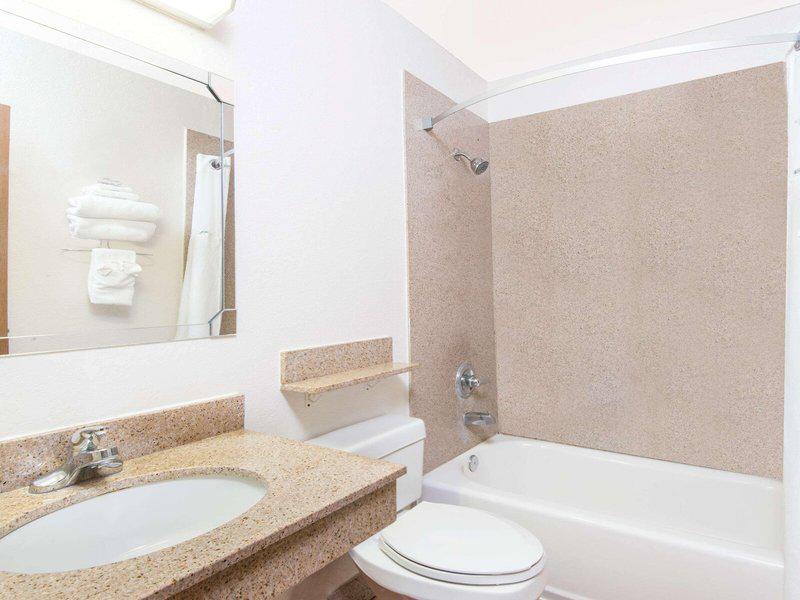 1FFBE1A3C7ED79100BBD5BCD609243FB