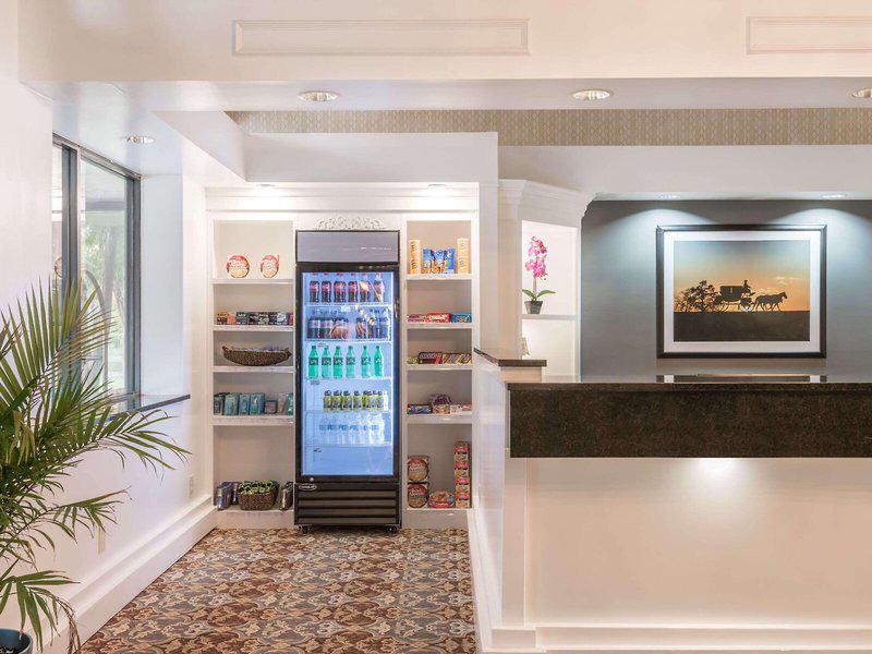 E17C827DCF9F890FB13B455B974E5445