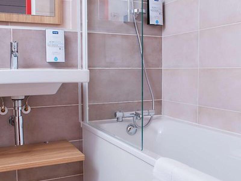 B2FC35B654E6FF2A8CCC06CE27C89E0E