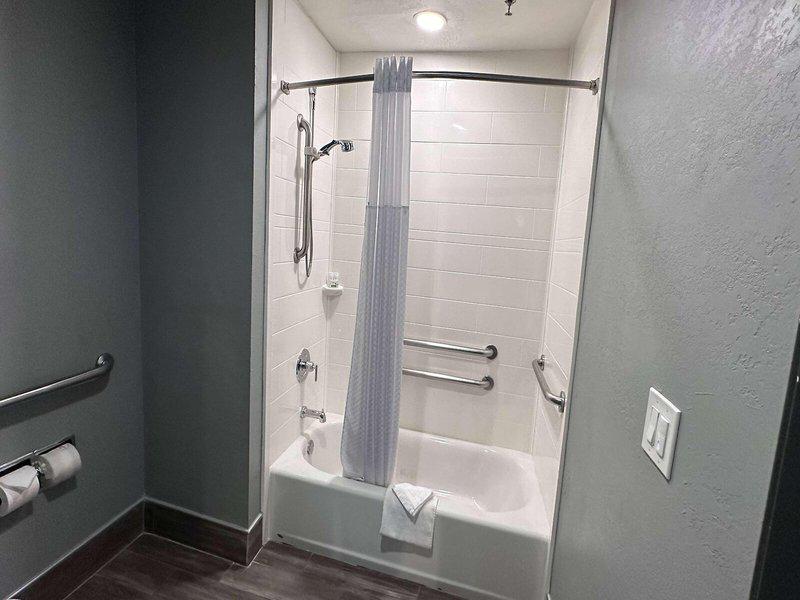 6FB6ACDD8DD21ABADD00258F994F4A5E