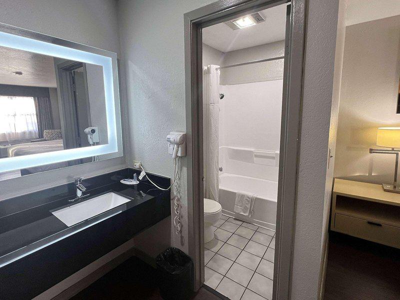 97FFABF4A7E143A4D7A56016ED51308F