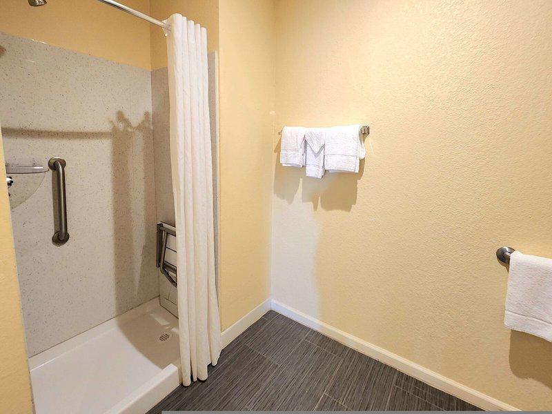 678A3C08551A2ED28A53F4AF1A129218