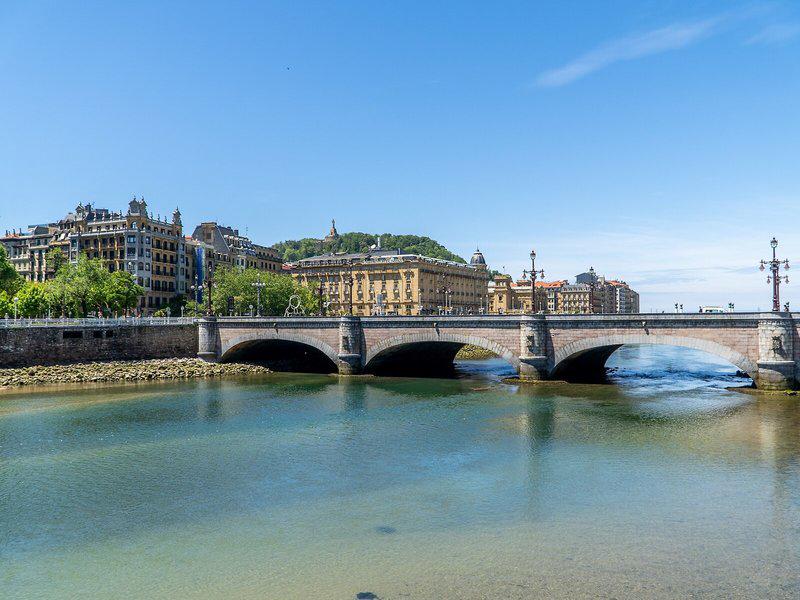 EF9B902A29A95BF09555BBAC74A6FE54