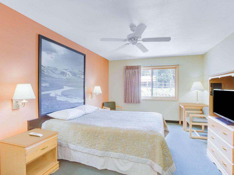 F90FB084FE6506E598F63DC8C39A3126