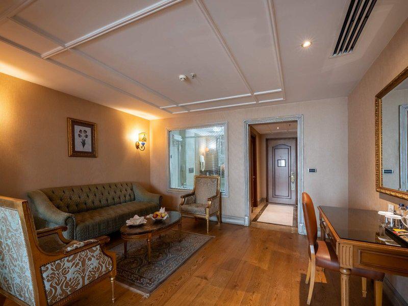 B5DE3DA9C33D778243D1F9B4219FD84D