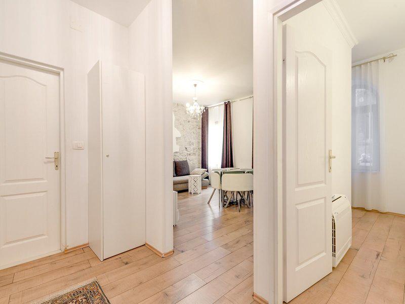 F40AEDD37111004F0C76B1D6A292C45C