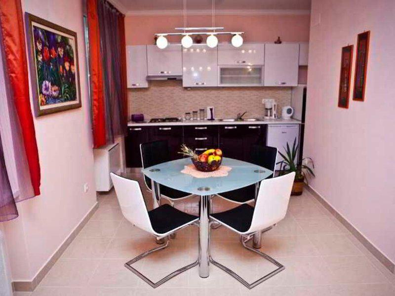 2F7D70B8CA6205F3FAD53AFF9B4C3DF0