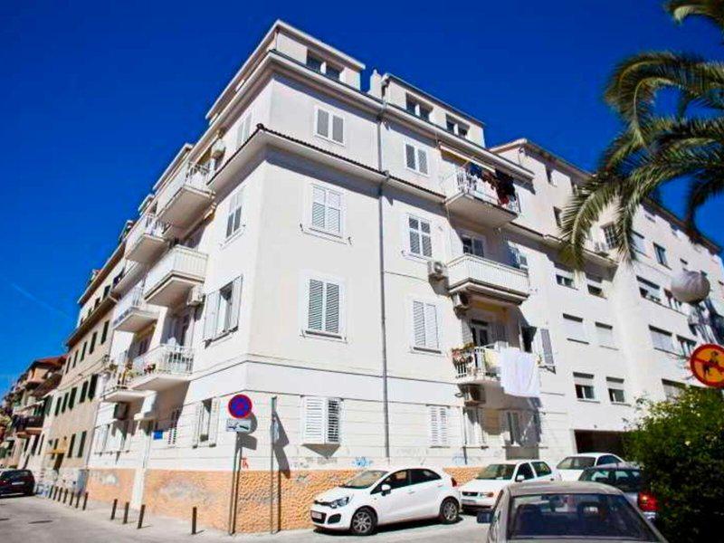 816D7D8194481C0523C3EE98E6C29C6E