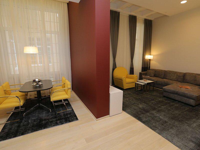 3037AF63D684BE98216A0E5D5EA5ECB9