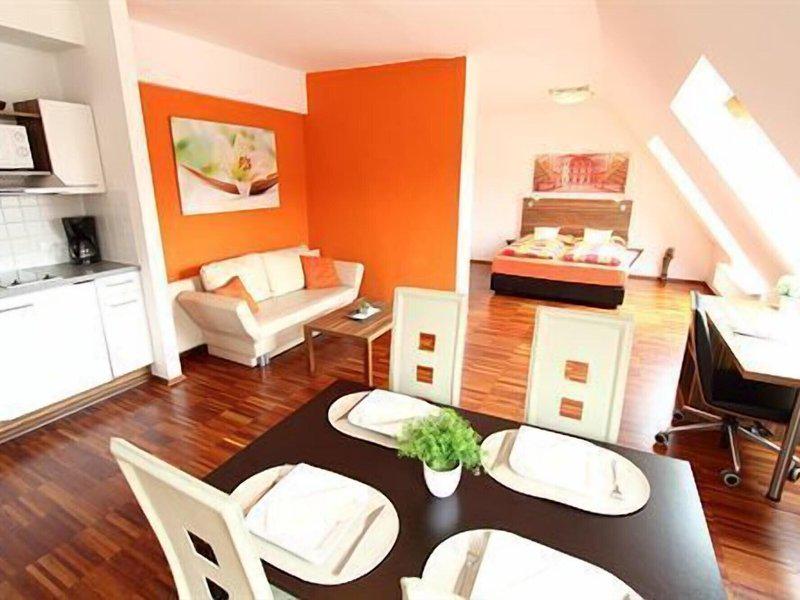 1BF18A1A1B963041A4B4F75457A4CC40