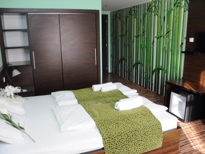 EEC29901BC626A4A418DA10B60078B55