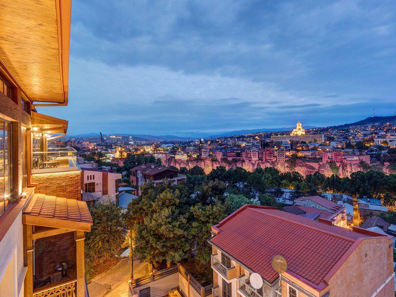 593EFD05AED26F5C6FB827E2C7917B24