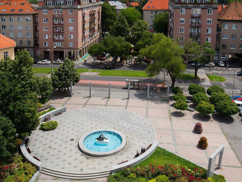 AF89D449F2C3459B84D5F24CB2496437