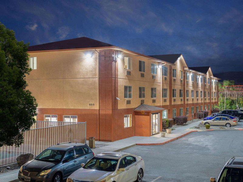 DA654C5F68C0433906767EDF1AA0F962