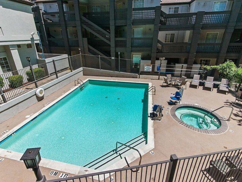 8AACD039AB6D19FD0593C9799D562770