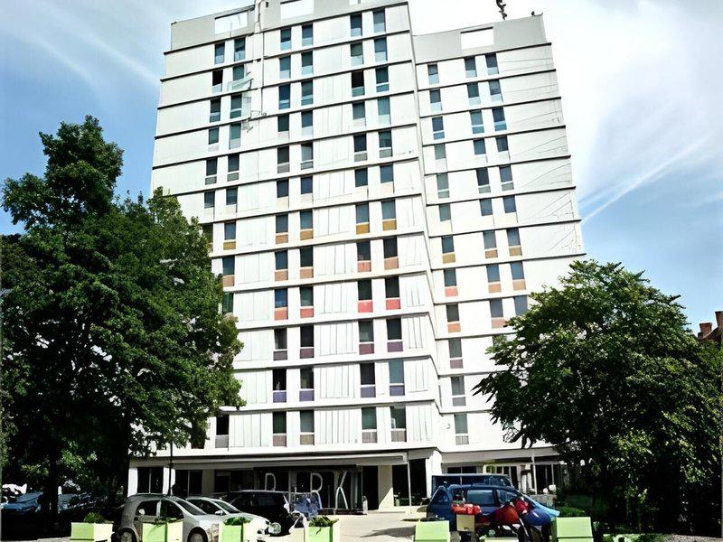 AEE09AC49A2F429D92F0F6CC6402590E