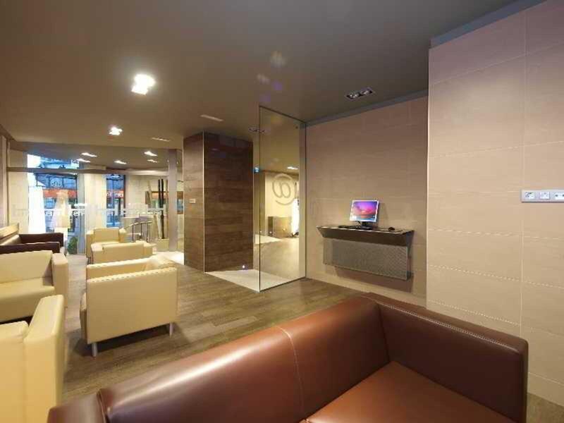 245A5220D54C12416825A86394561395