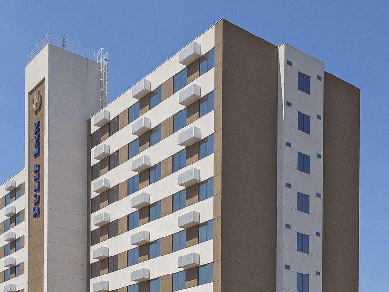 E03E9AFDF982517F76E4AAB5F4395303