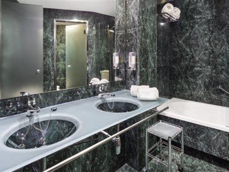 9E7D10C013074D8BDF4E388C16D8E075