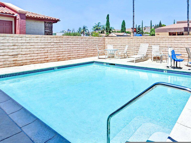 0EC1F7F731E2FE3C26704F053A3D4B3F