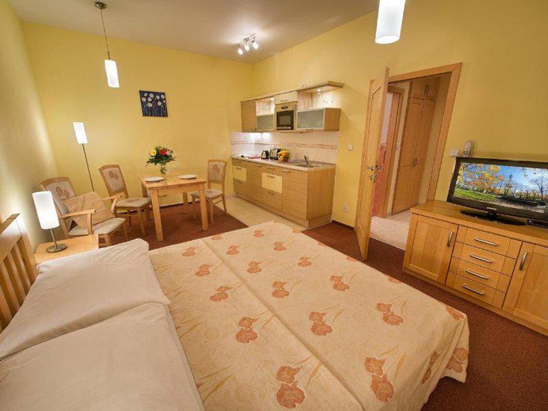 B486B606154D84761AEA9D759D90F016