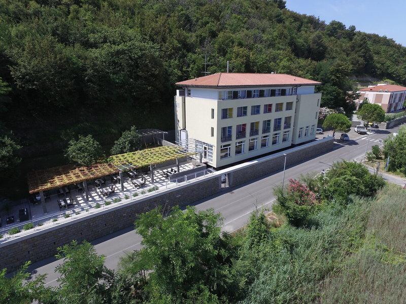 D4BEA7B922A8BC9C516F92E2B1318FF9