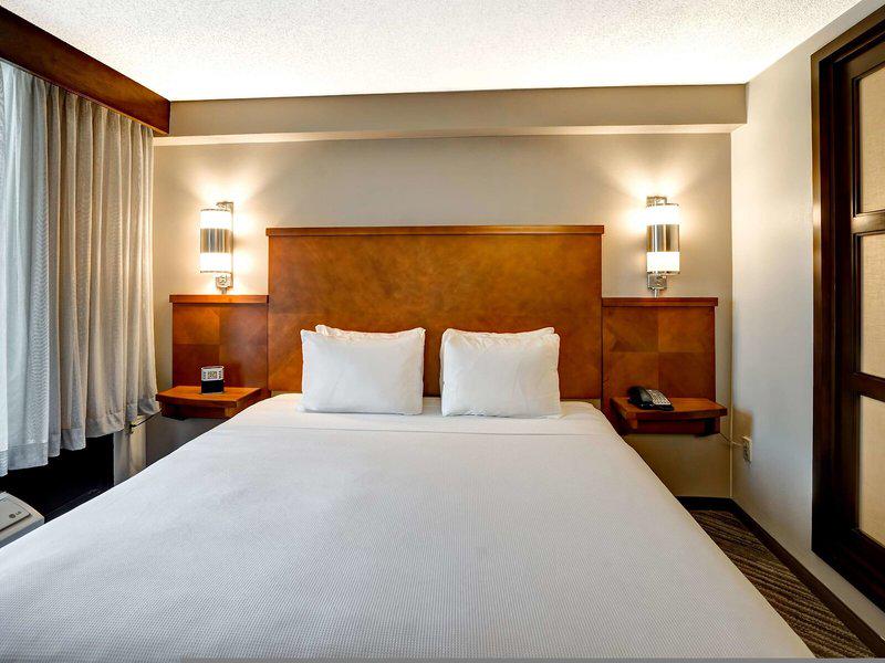 D3DB43F92FEFAED763E145C3BB2B8FE8