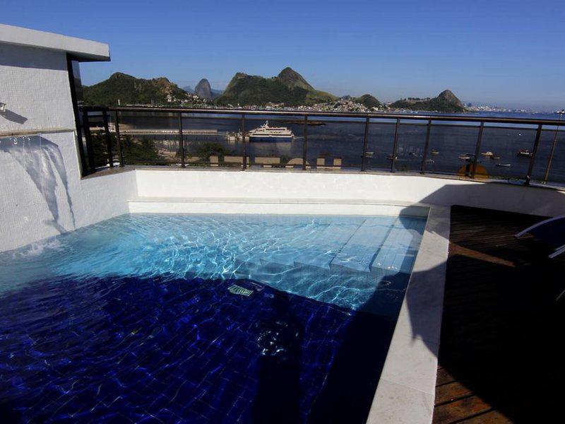 F7E6BAEF9489C2C5A7C11E30652E4897