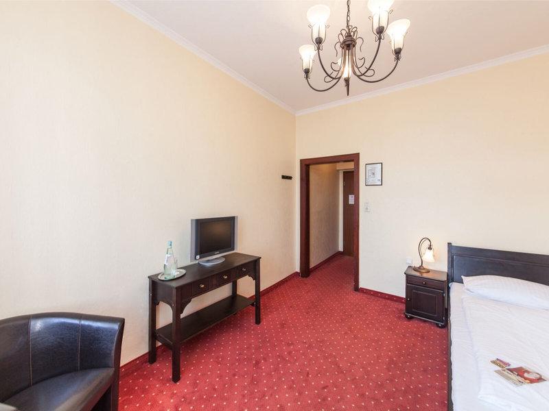 4842CAC68E5C369125C232FF166A9FFE