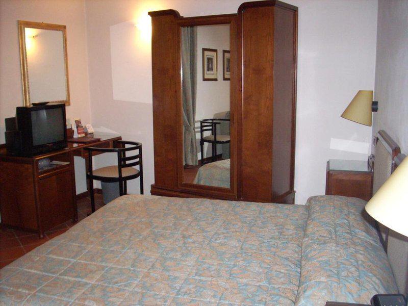 77B1454184725F4B8D01618936DDA749