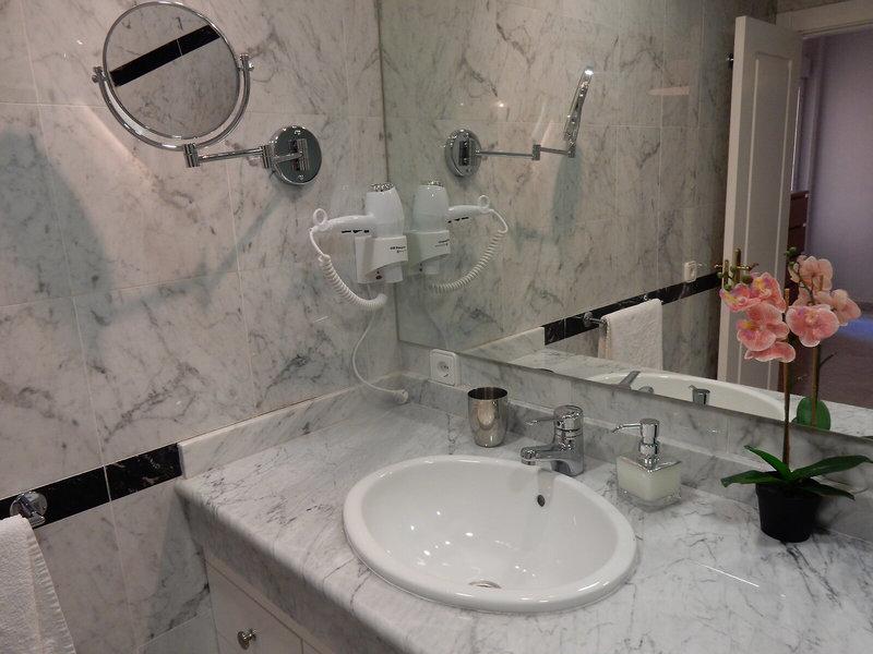 CC6B2EF440CBD0BB2AA04BA25592DCBF