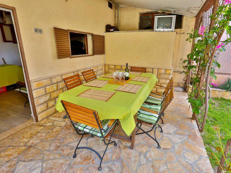 15A97123DD4694E3C50EB4594C08D301