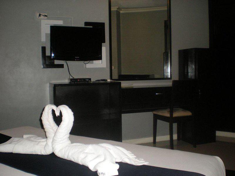 E829B40796D924720D70F30BD811B591