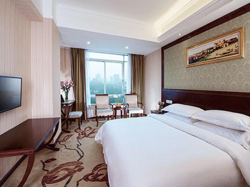 7ABD45CE20A209229A84F6D928B4D038