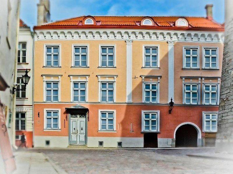 BCFA3DF0F76F7D8C8BD87267C2338F91