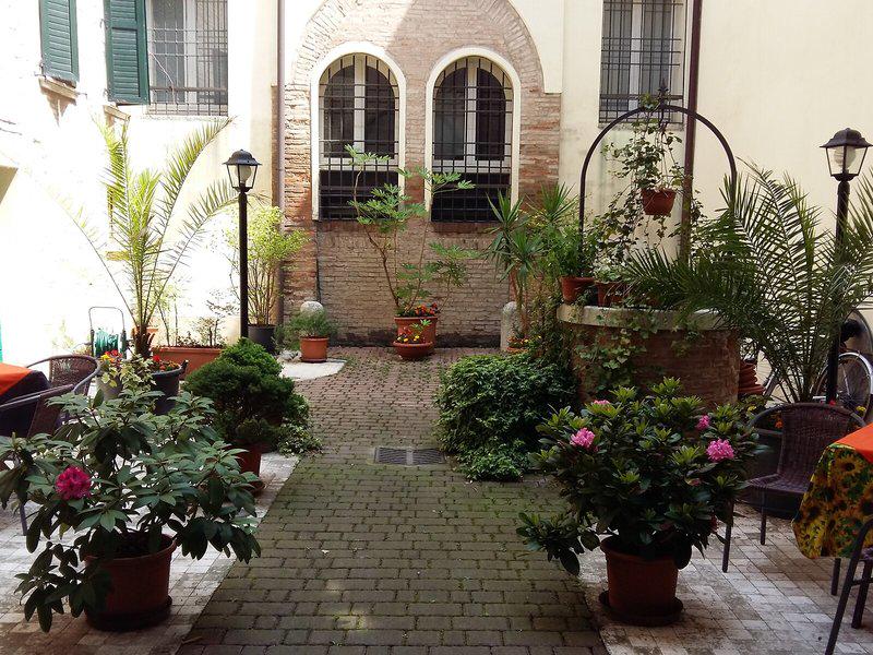 CE9E0E0740AA7C8FDB7752DBB29DFEE4