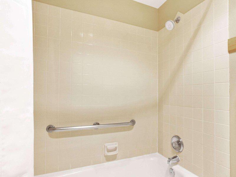 9BFD586FBFA7BE8808F05B3ED1A0883C