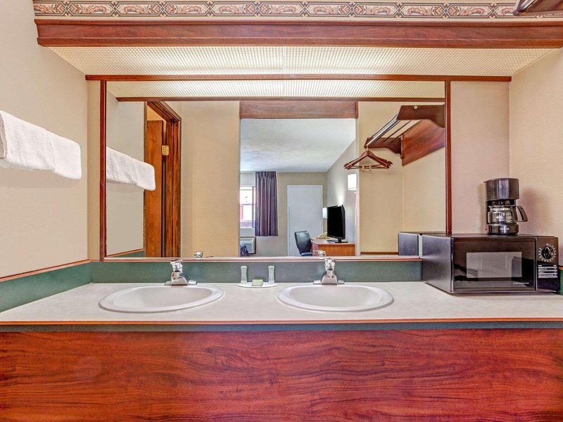 602907894B8D723F1A99A7422C46F99D