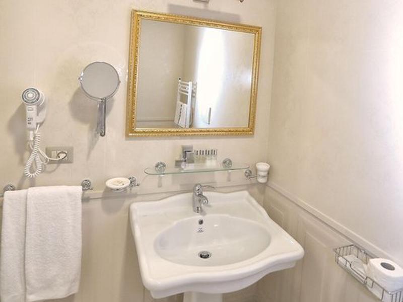 AC696EB0493D1855E91A06FB83353726