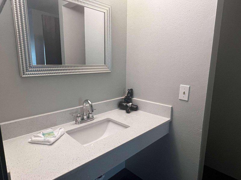 22E96D70F9A040F62AD33C2CE641DD7A