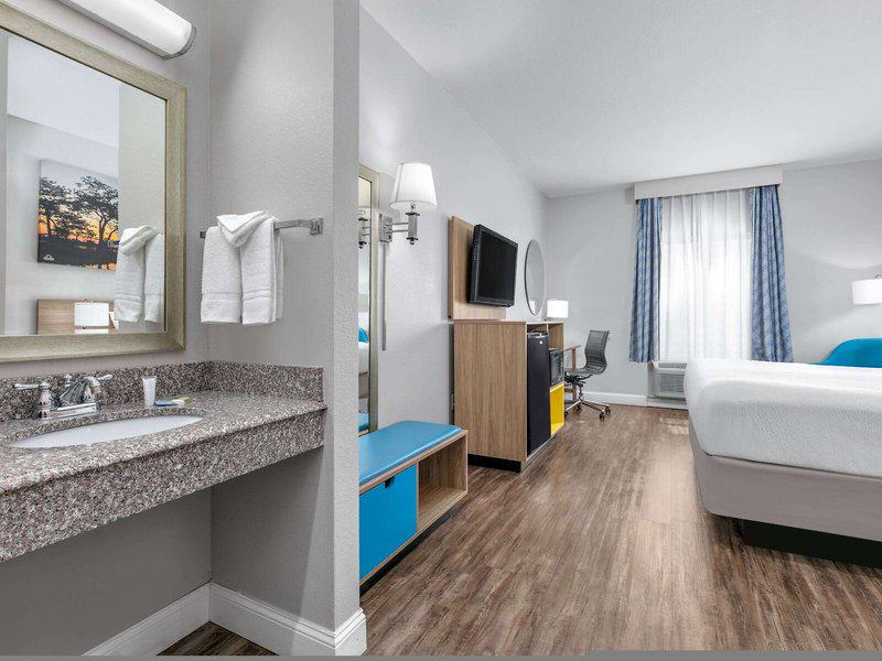 ECBF73241153399904E9F1631667B573