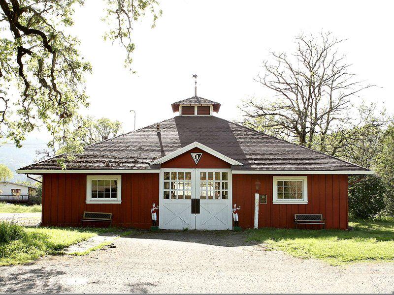 F5EF51E6D26C2C4851F50FFC1B5C8B21