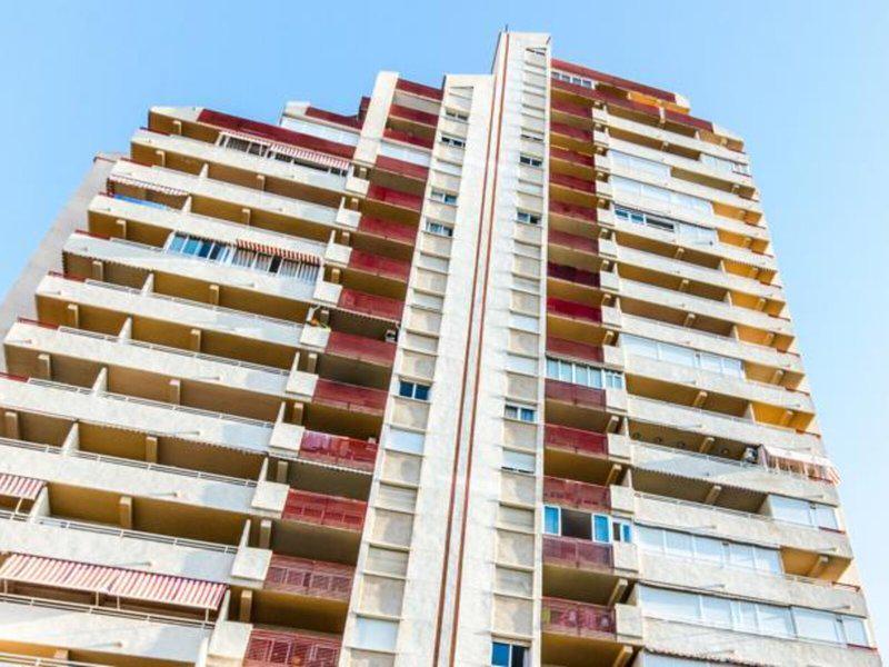 1352D040AD567C5B508D4C9476616235