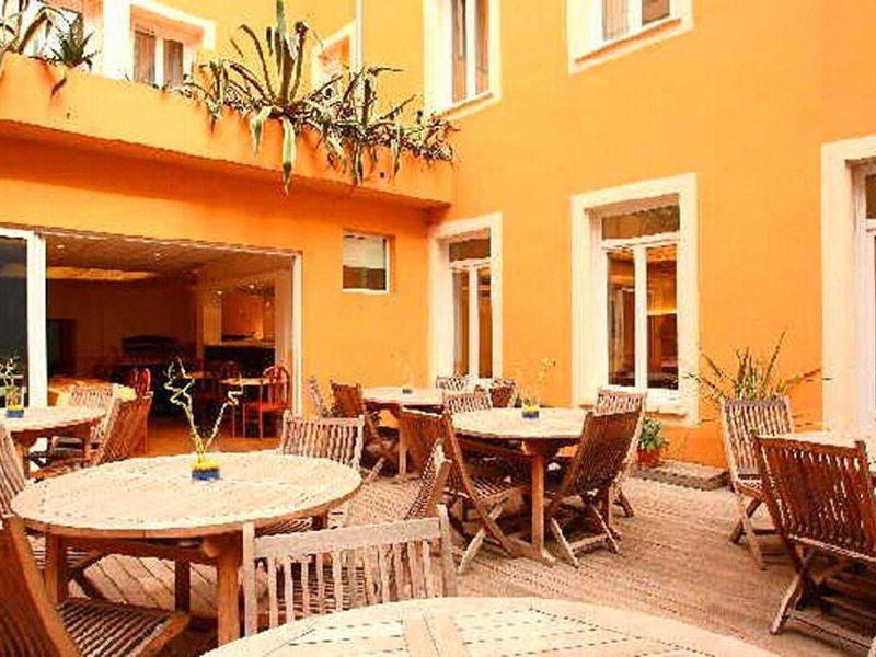 B95862EEE694F24854B7009CA7DF8F7E