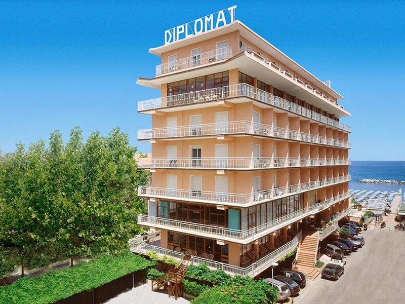 0D73AD7233182E28A9B5F0331D7FF637