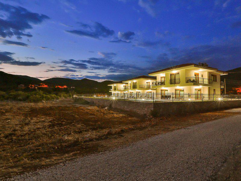 38FB71FD3A4E2093662869F9C3ECE5E0