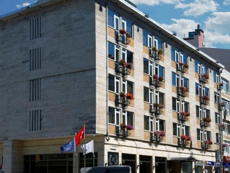 12B32F06CEFE6A57293EA1070AE07CAD