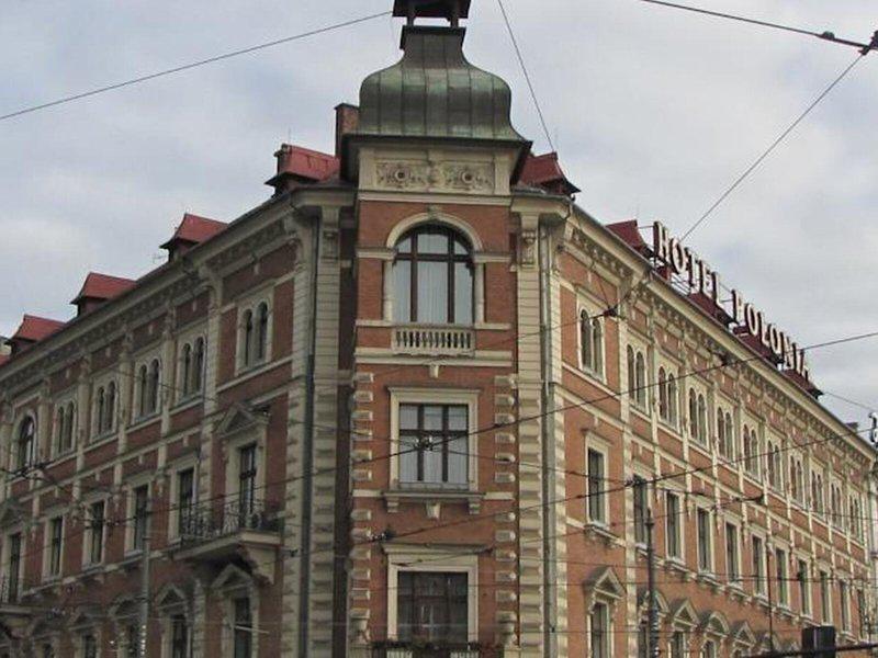 F4F9B5942058637362D6BFDAE9F7398D